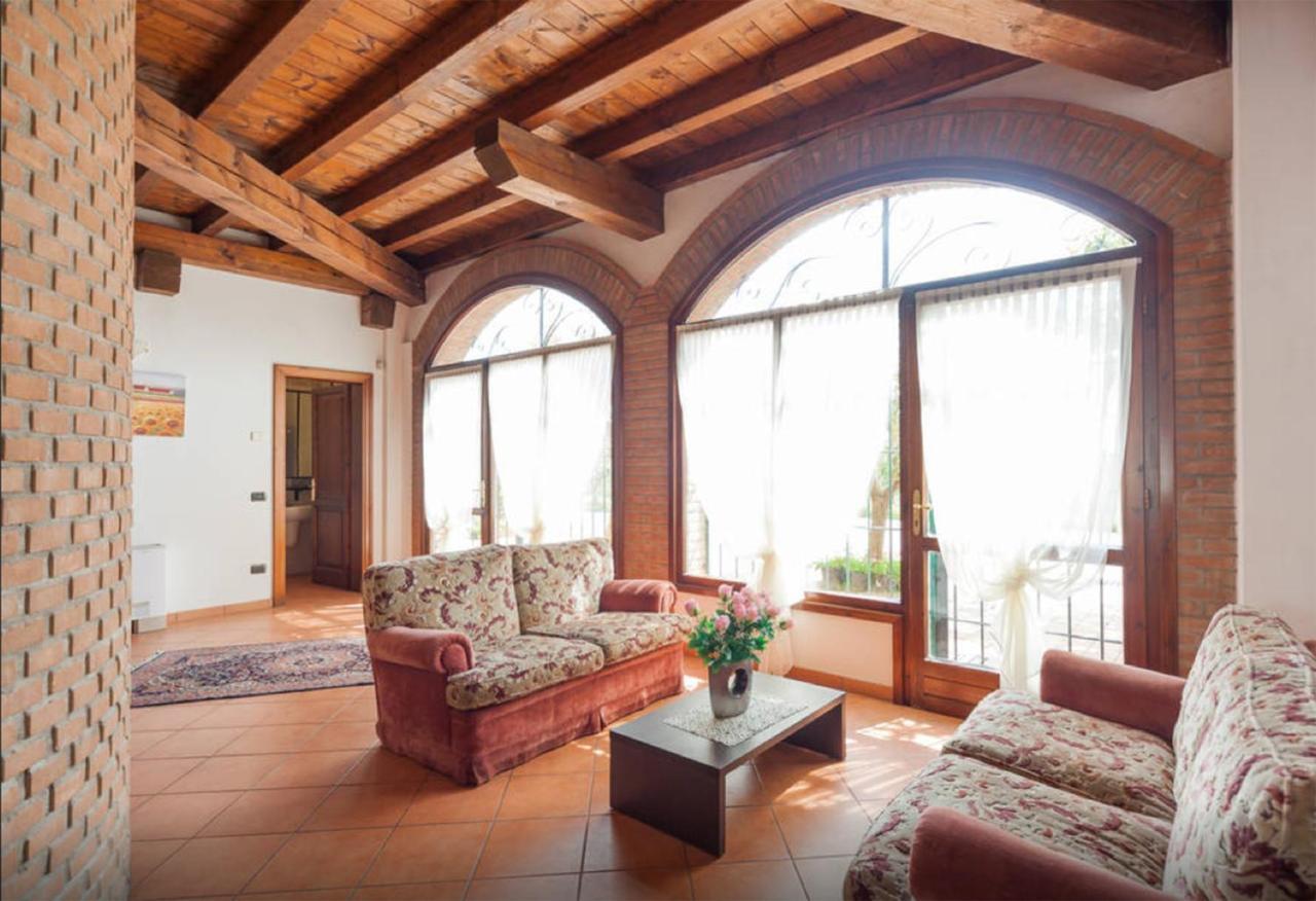 פוזולנגו Cascina Tabachera X10 Country House Sirmione Garda Lake חדר תמונה