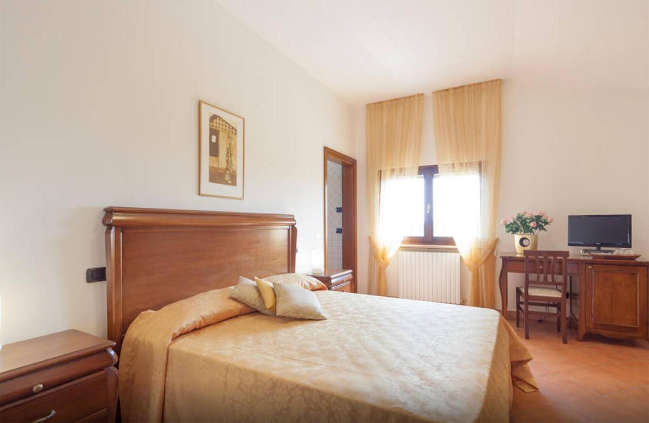 פוזולנגו Cascina Tabachera X10 Country House Sirmione Garda Lake חדר תמונה
